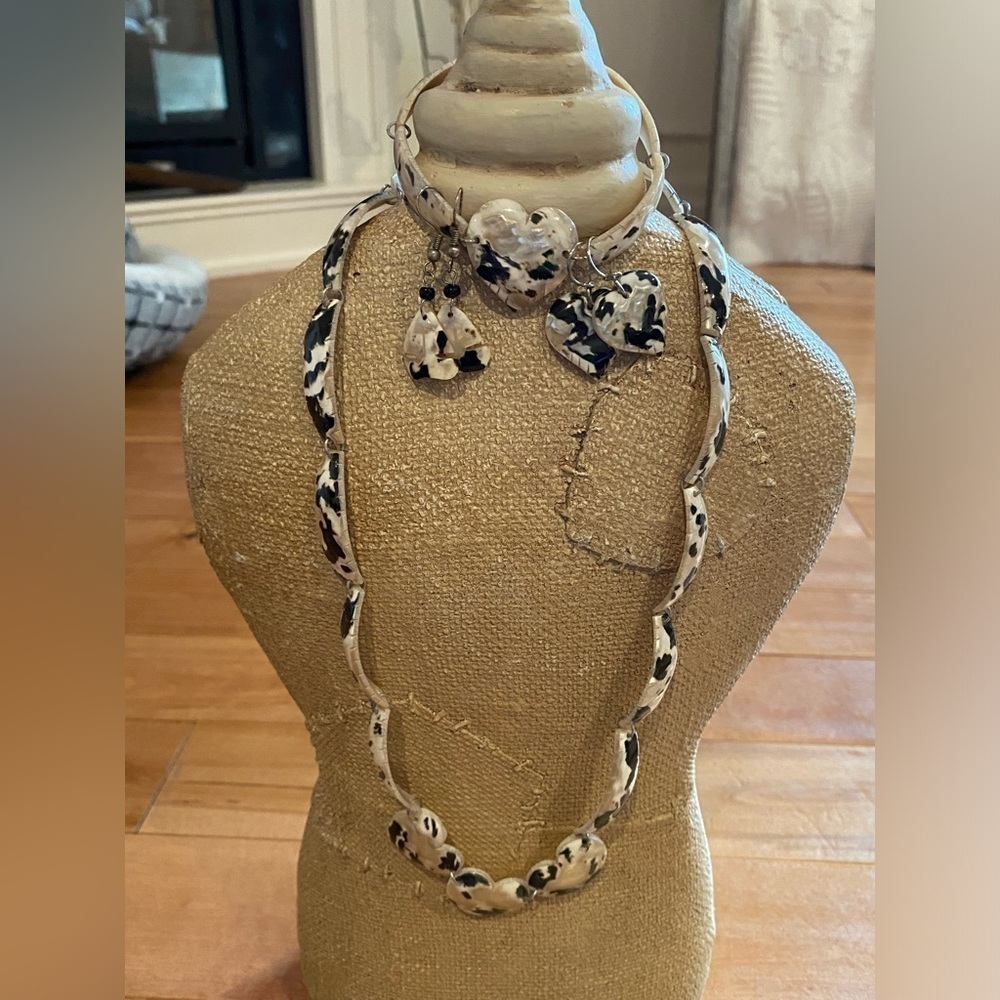 Vtg Brown, Cream Spotted Shell heart Necklace And Two sets earrings and bracelet